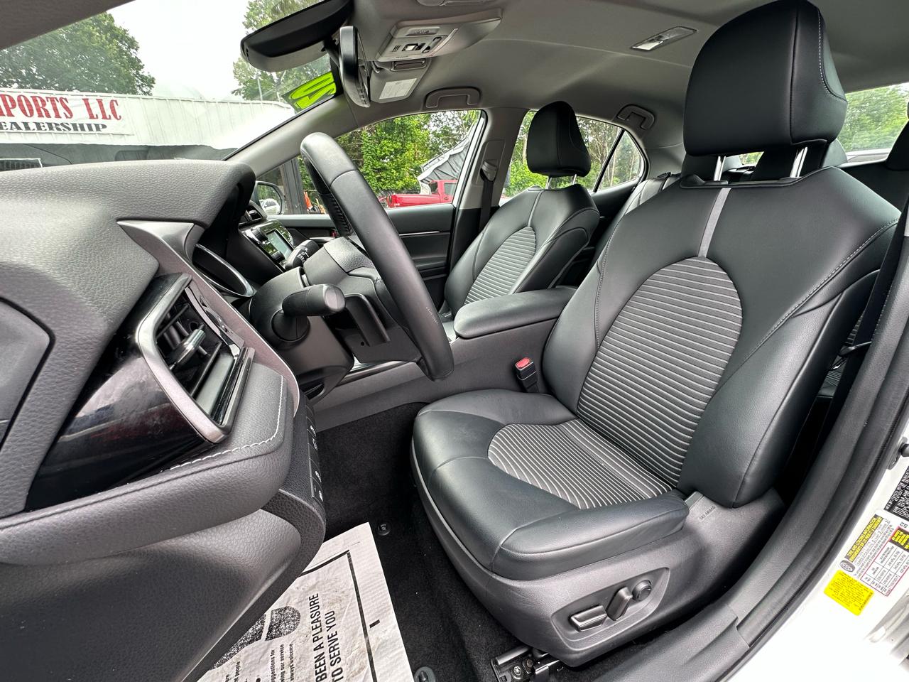 Toyota Camry SE Auto (Natl) 2020