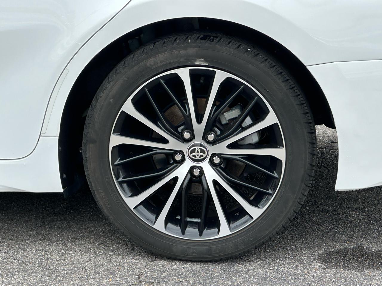 Toyota Camry SE Auto (Natl) 2020