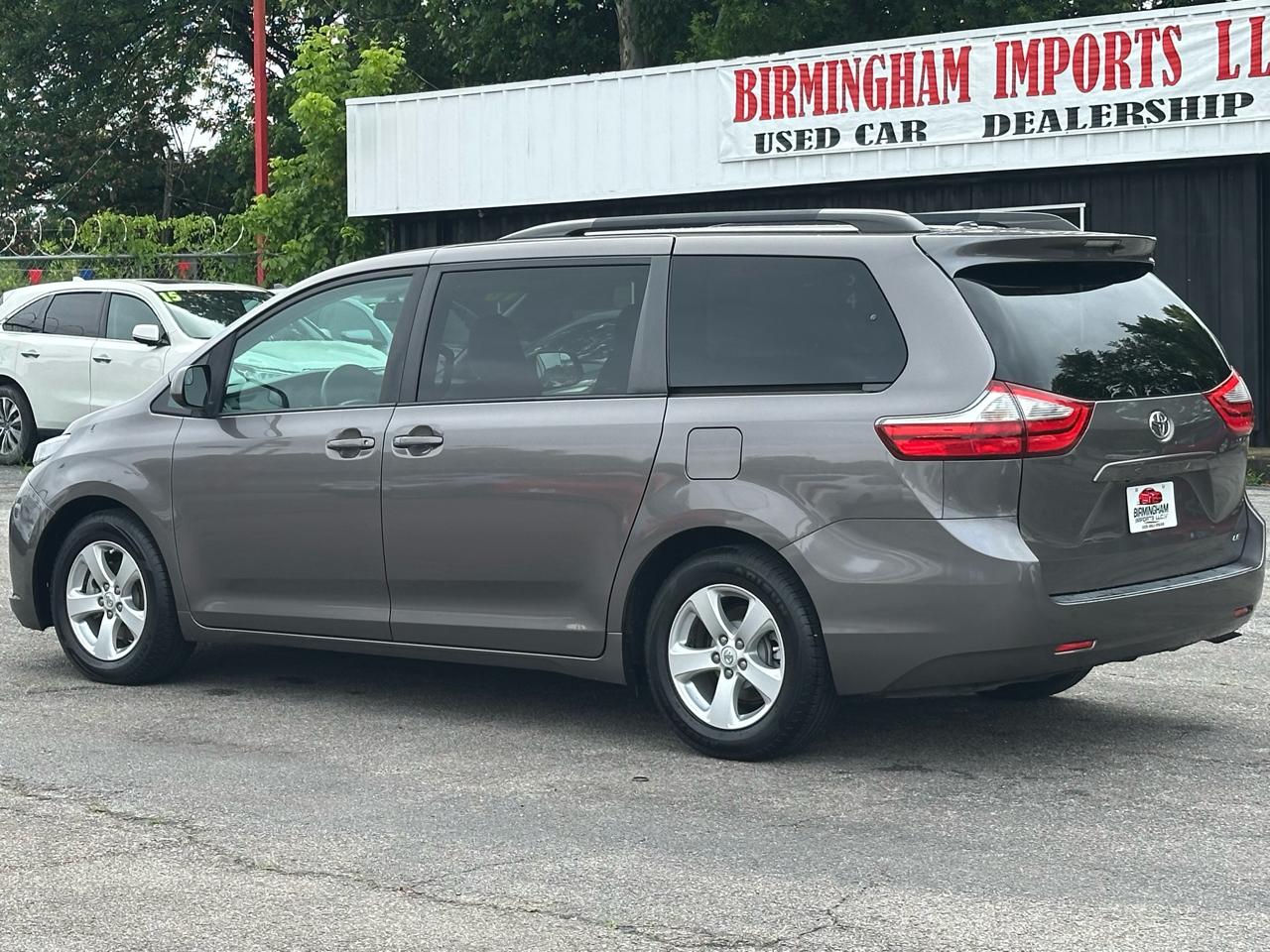 Toyota Sienna 5dr 8-Pass Van LE FWD (Natl) 2016