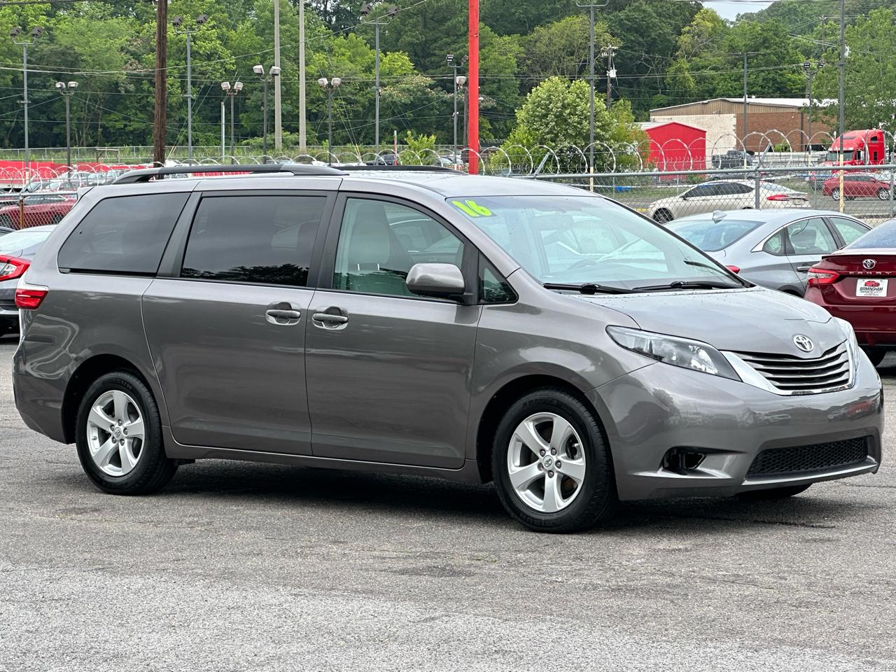 Toyota Sienna 5dr 8-Pass Van LE FWD (Natl) 2016