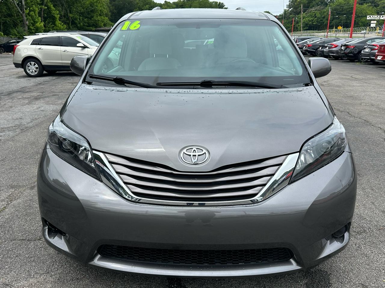Toyota Sienna 5dr 8-Pass Van LE FWD (Natl) 2016