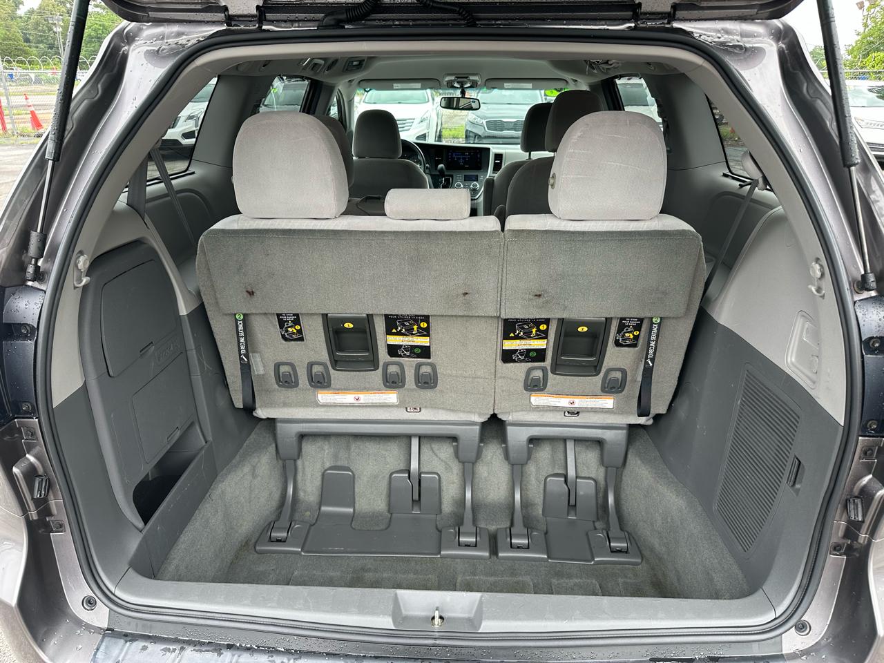 Toyota Sienna 5dr 8-Pass Van LE FWD (Natl) 2016