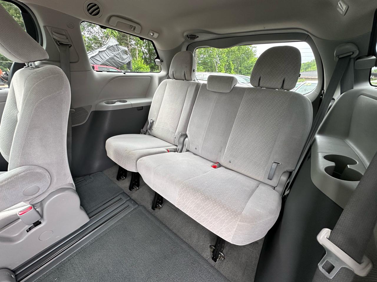 Toyota Sienna 5dr 8-Pass Van LE FWD (Natl) 2016