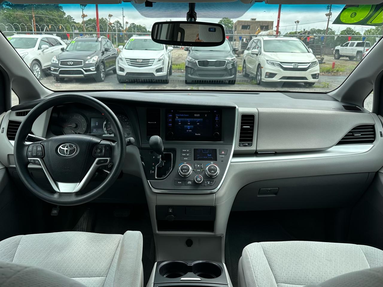 Toyota Sienna 5dr 8-Pass Van LE FWD (Natl) 2016