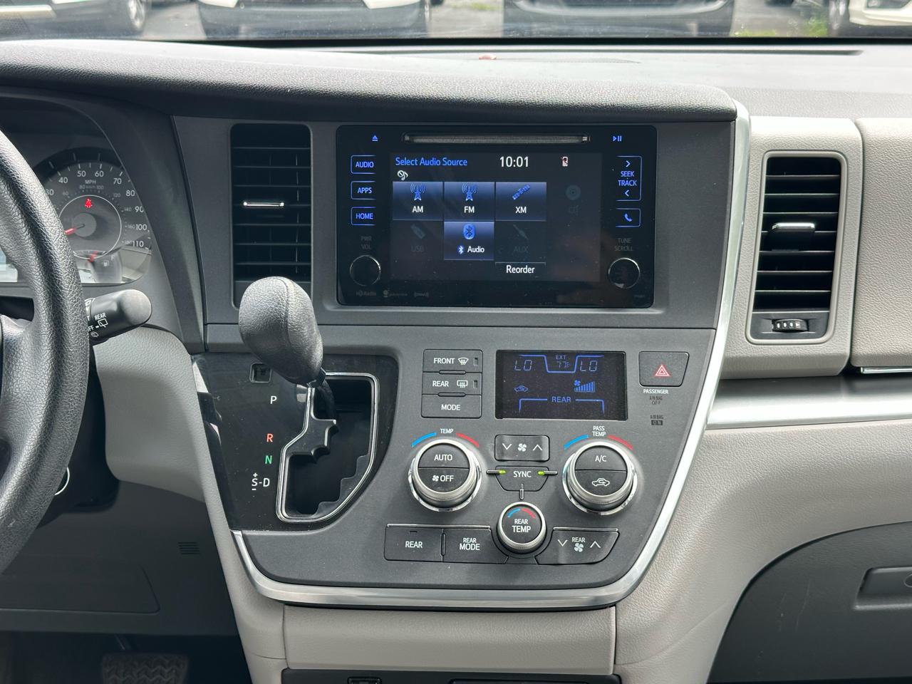 Toyota Sienna 5dr 8-Pass Van LE FWD (Natl) 2016