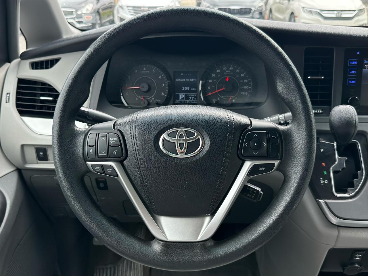 Toyota Sienna 5dr 8-Pass Van LE FWD (Natl) 2016
