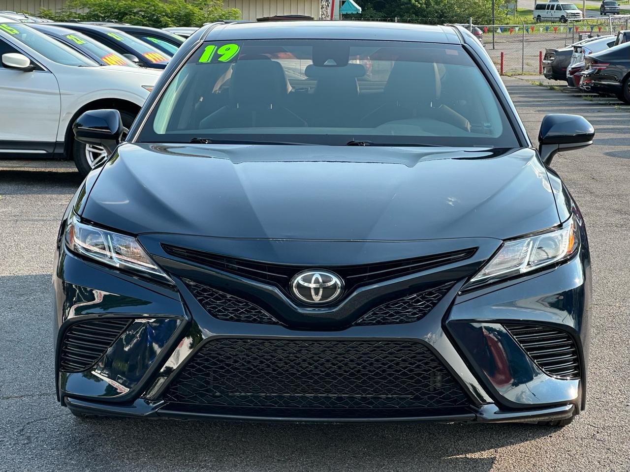 Toyota Camry XLE Auto (Natl) 2019
