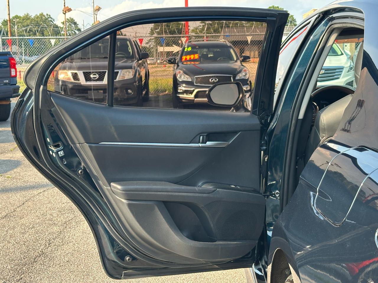Toyota Camry XLE Auto (Natl) 2019