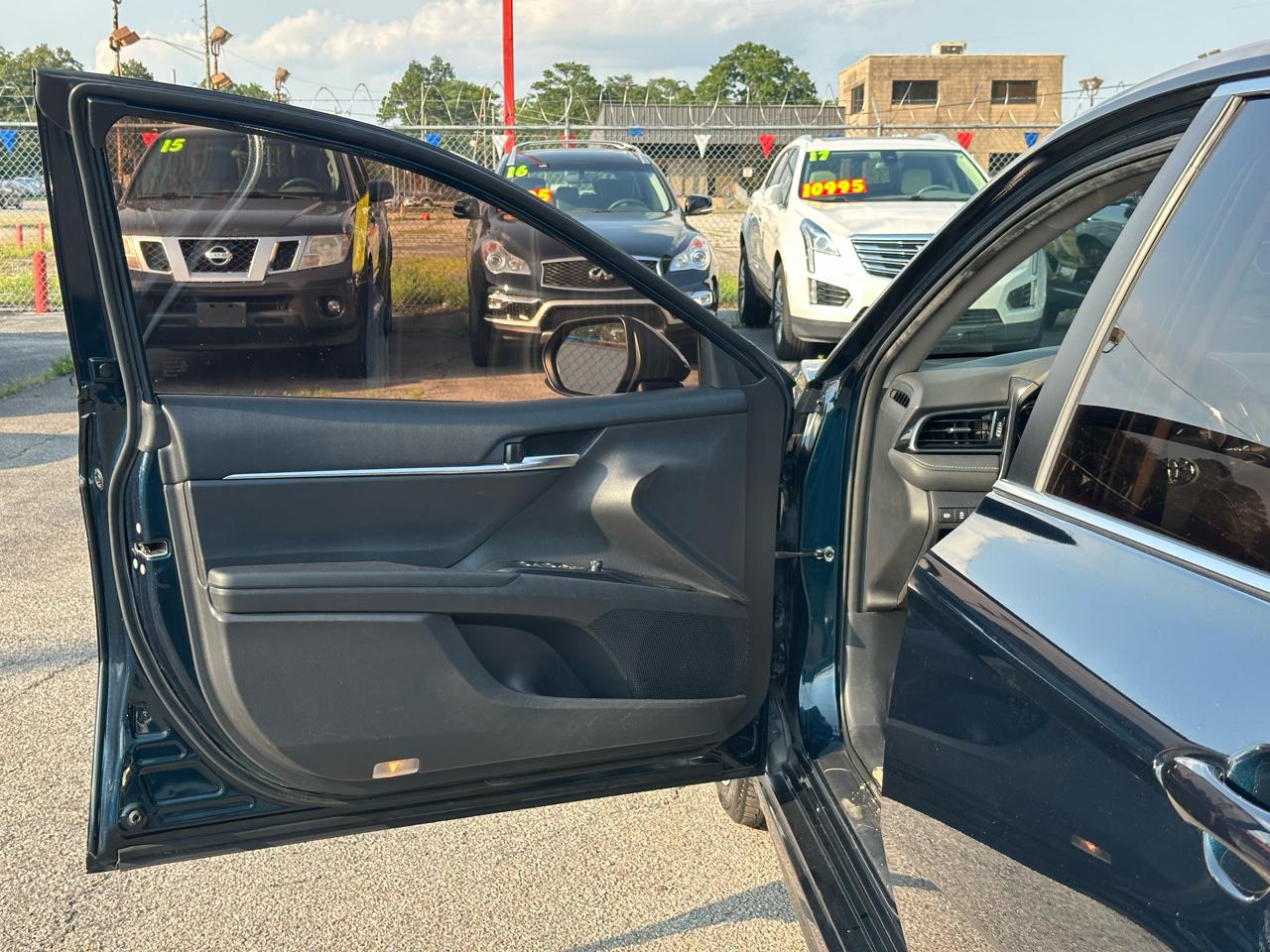 Toyota Camry XLE Auto (Natl) 2019
