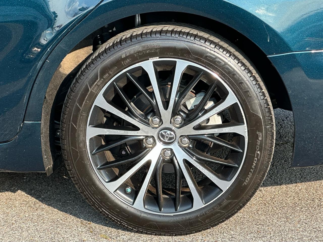 Toyota Camry XLE Auto (Natl) 2019