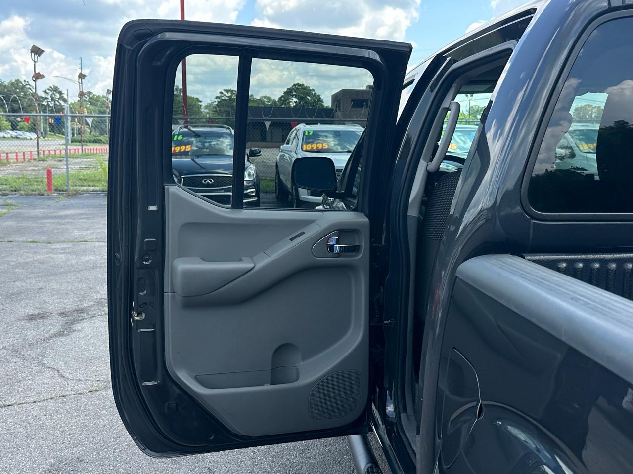 Nissan Frontier 2WD Crew Cab SWB Auto Desert Runner 2015