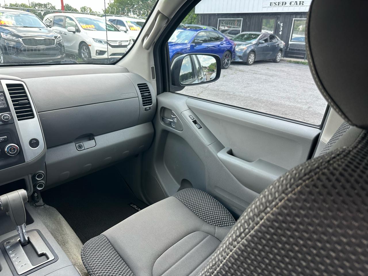 Nissan Frontier 2WD Crew Cab SWB Auto Desert Runner 2015