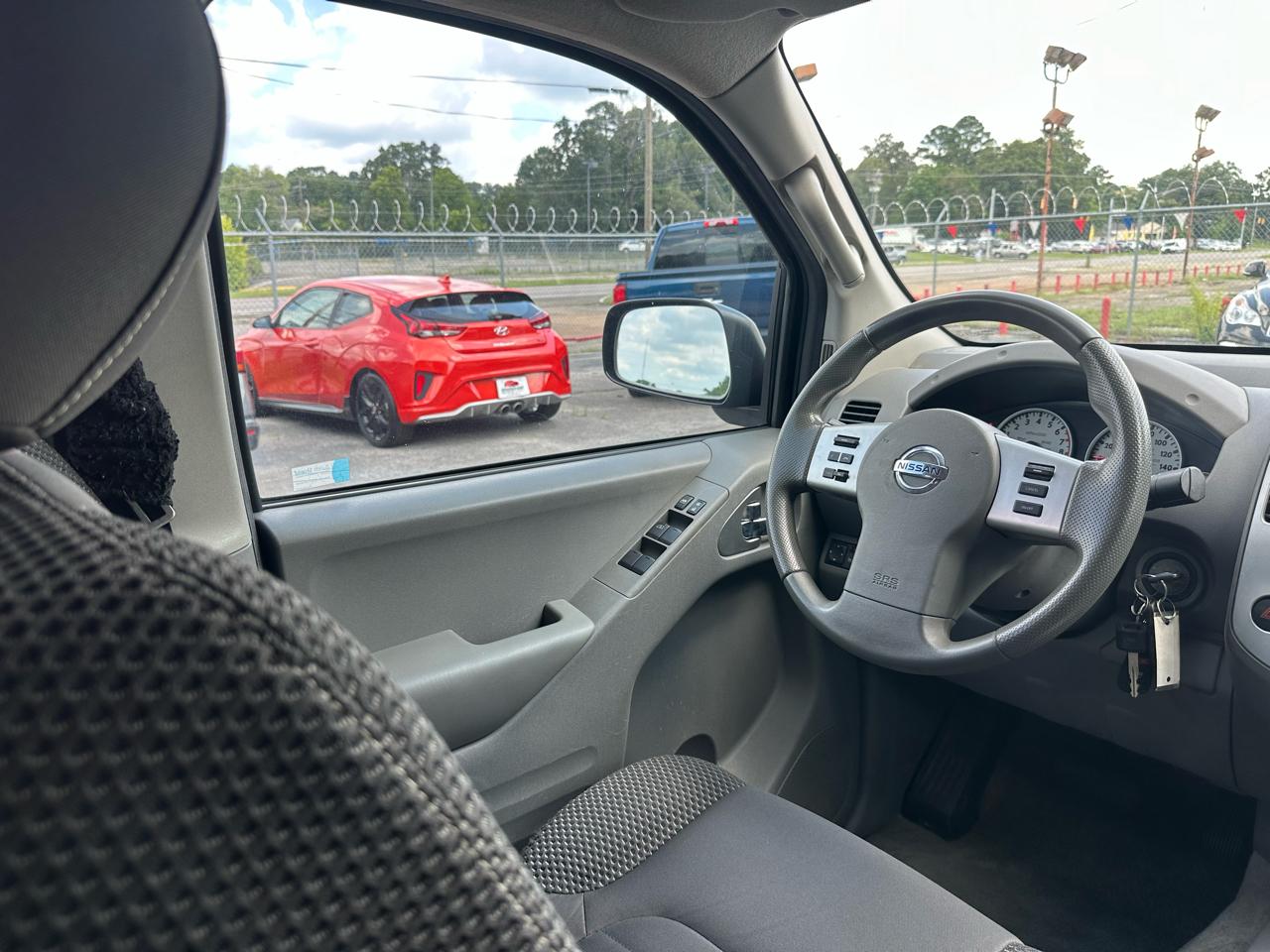 Nissan Frontier 2WD Crew Cab SWB Auto Desert Runner 2015