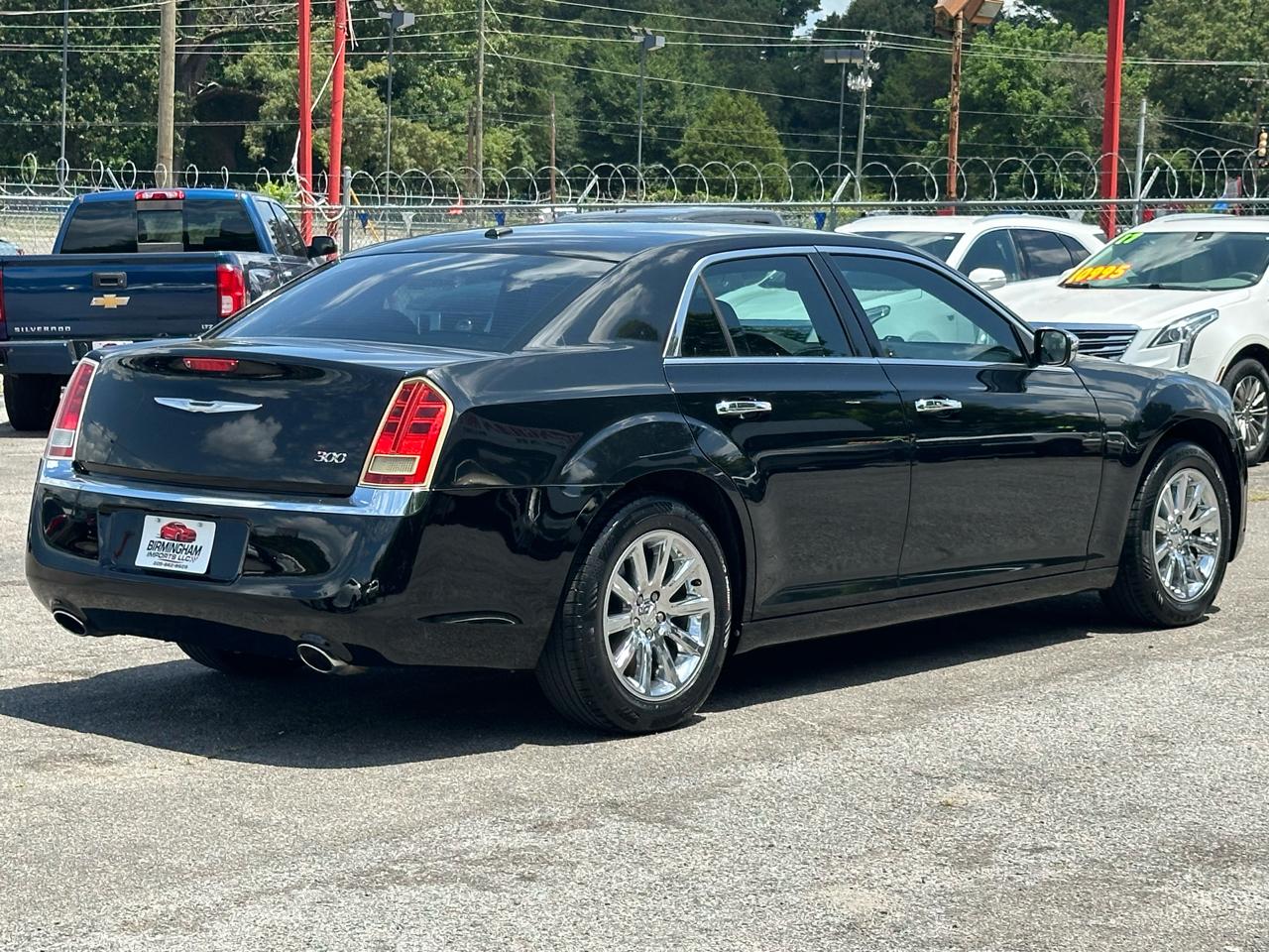 Chrysler 300 4dr Sdn Limited RWD 2011