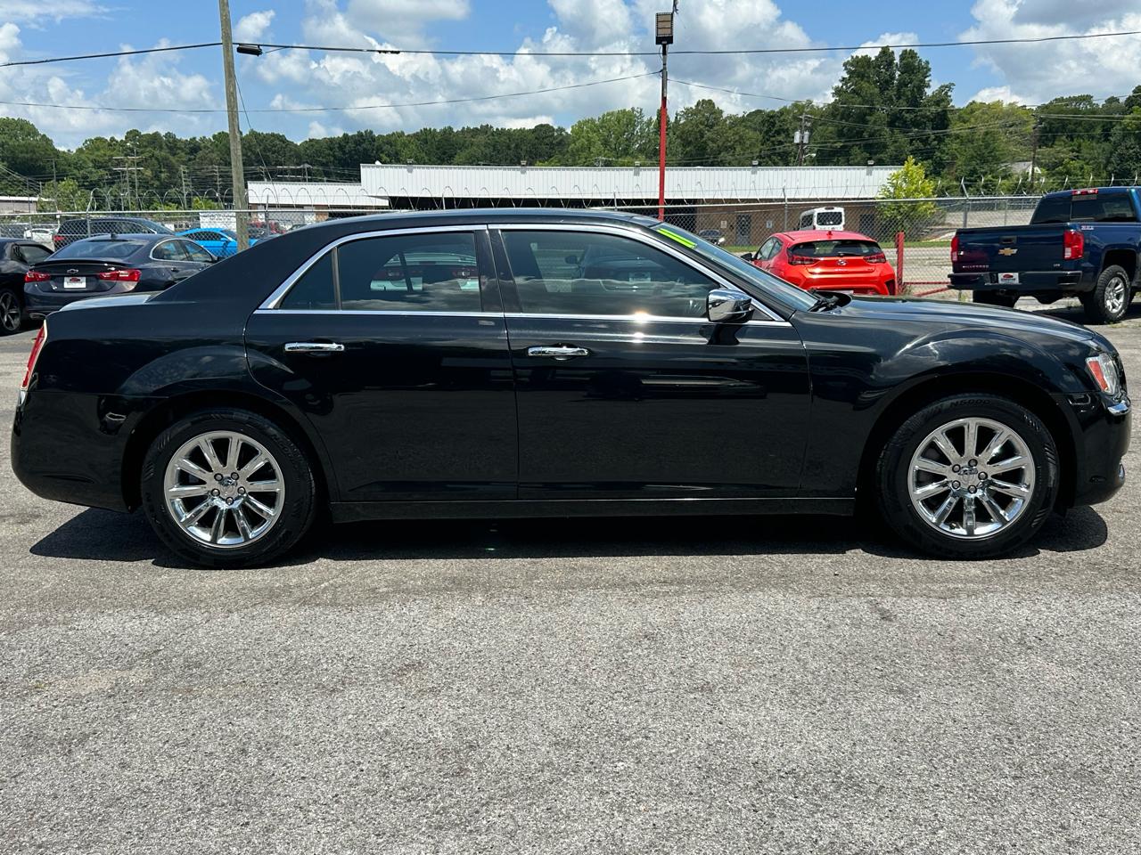 Chrysler 300 4dr Sdn Limited RWD 2011