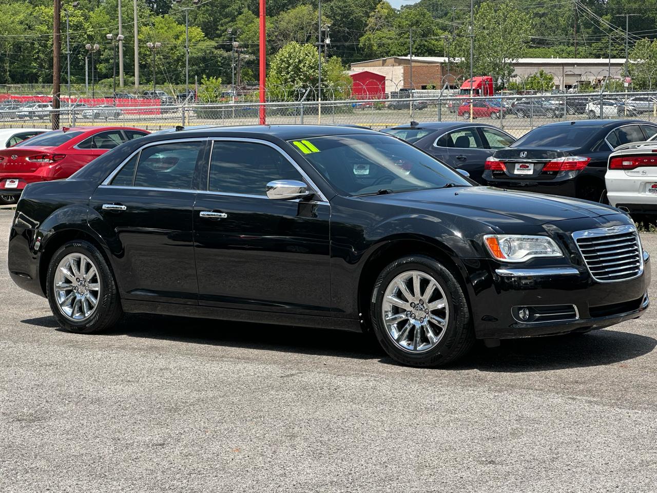 Chrysler 300 4dr Sdn Limited RWD 2011