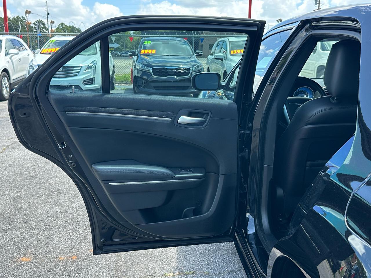 Chrysler 300 4dr Sdn Limited RWD 2011
