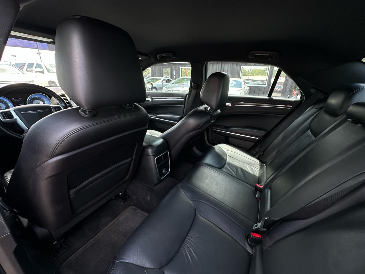 Chrysler 300 4dr Sdn Limited RWD 2011