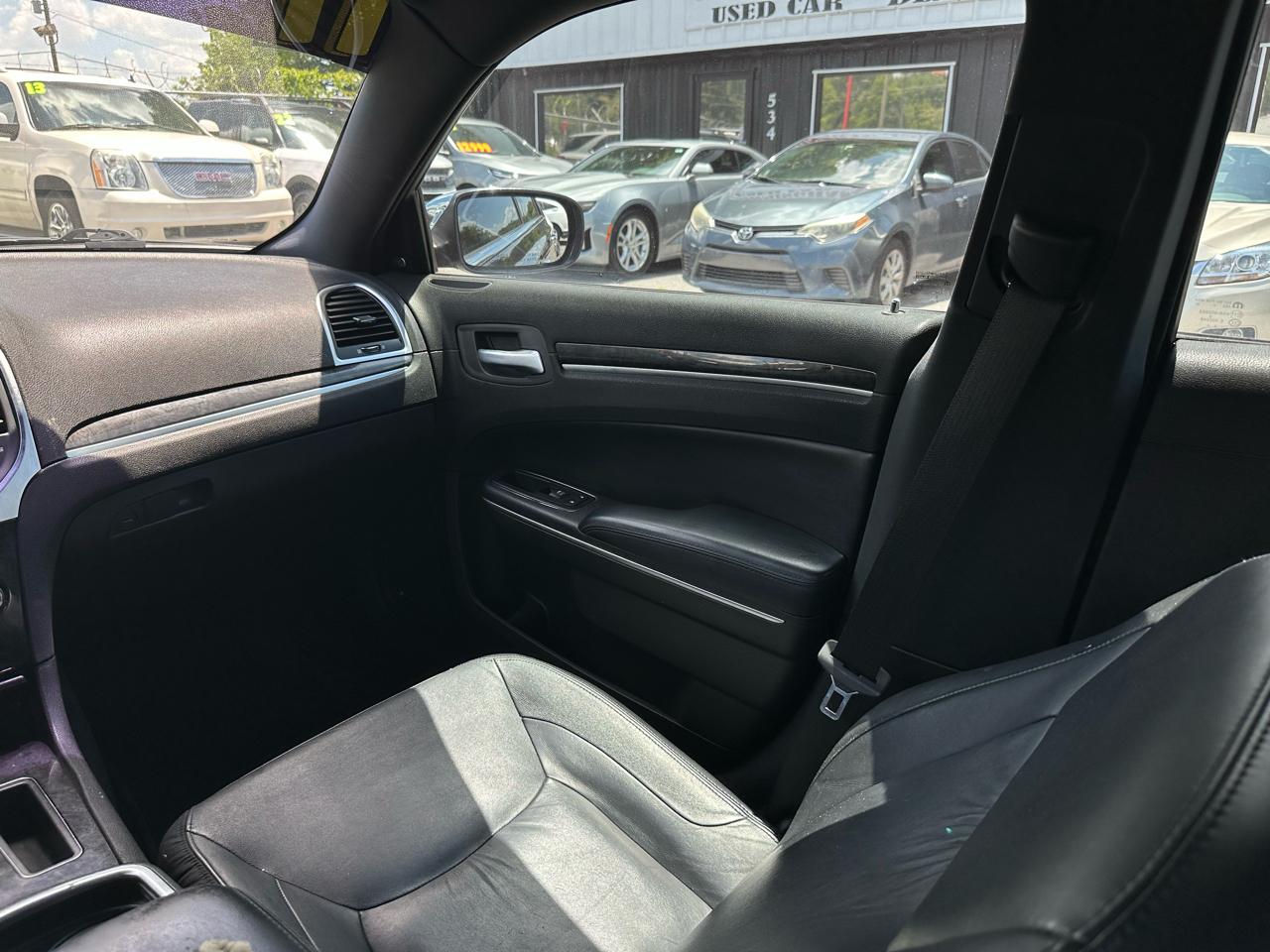Chrysler 300 4dr Sdn Limited RWD 2011
