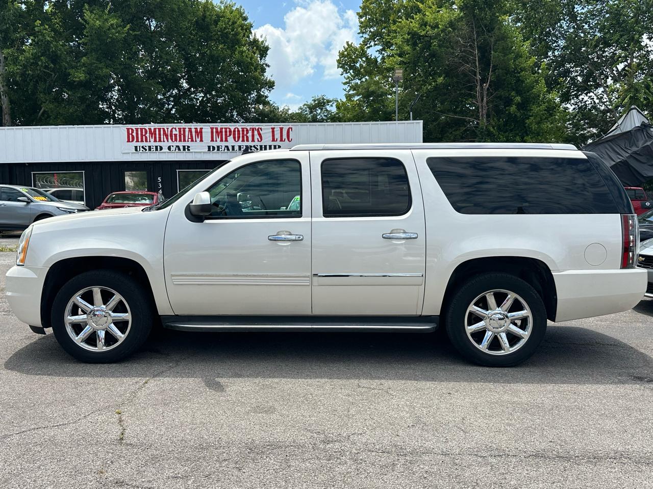 GMC Yukon XL AWD 4dr 1500 Denali 2013