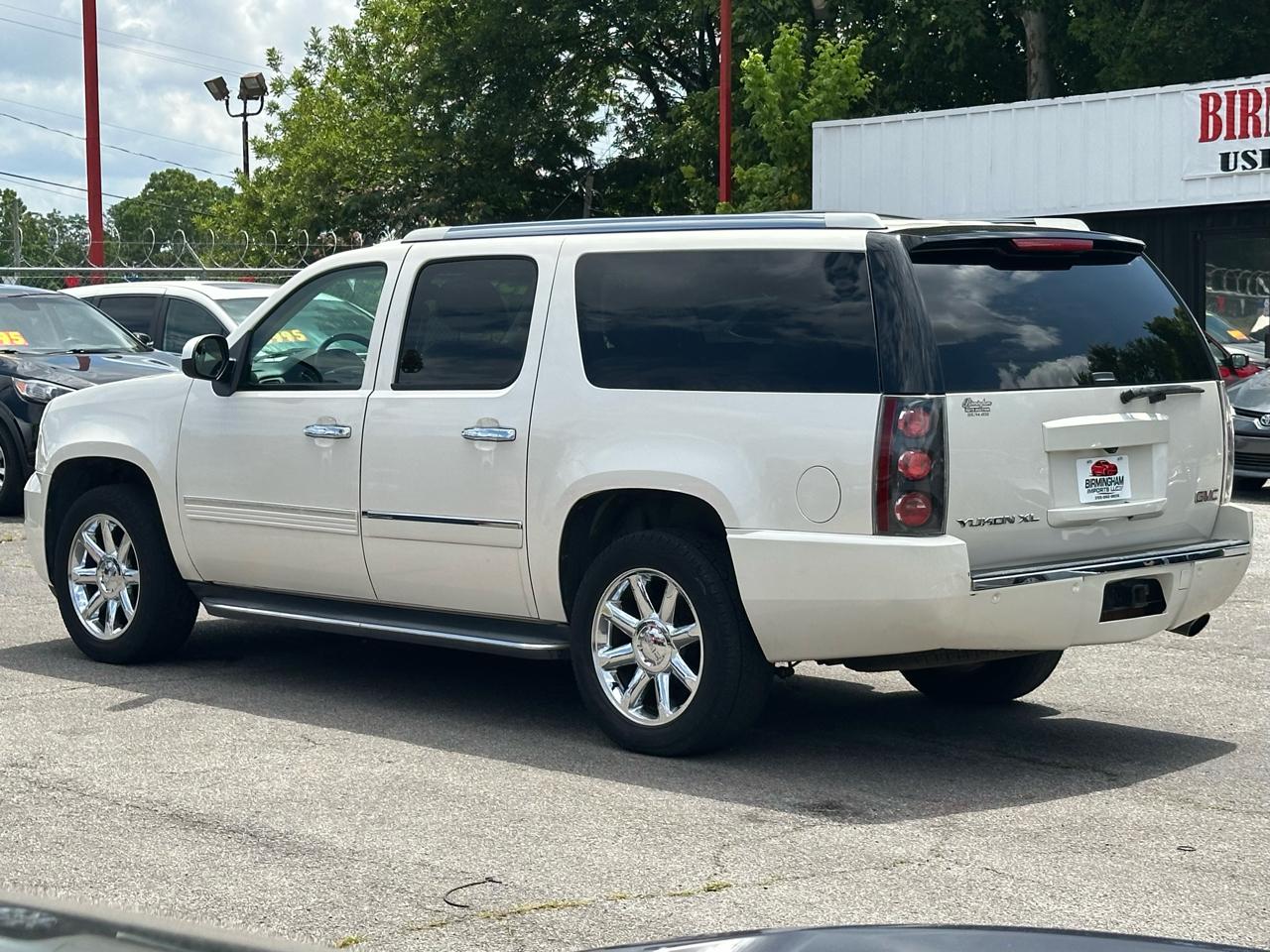 GMC Yukon XL AWD 4dr 1500 Denali 2013