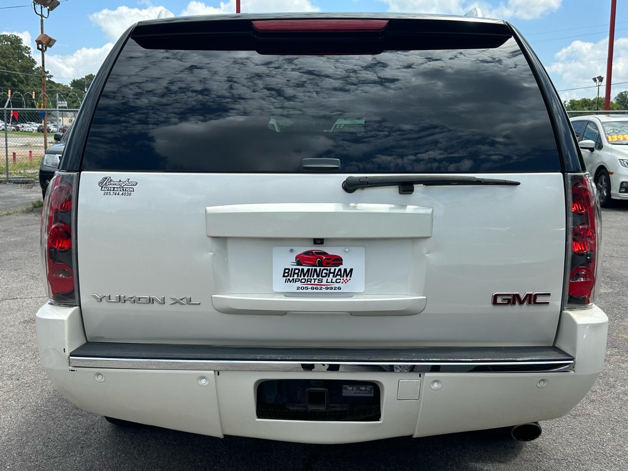 GMC Yukon XL AWD 4dr 1500 Denali 2013