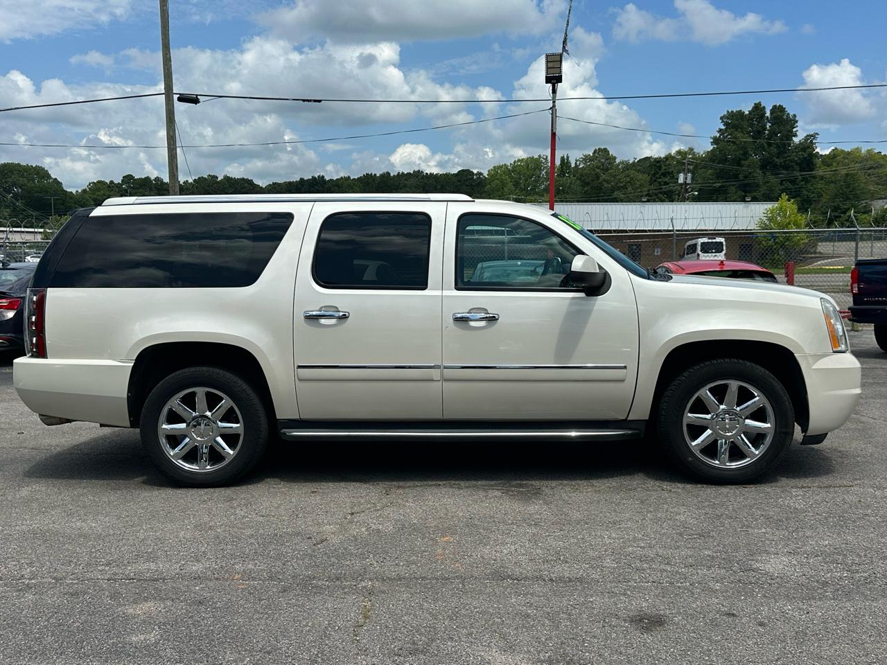 GMC Yukon XL AWD 4dr 1500 Denali 2013
