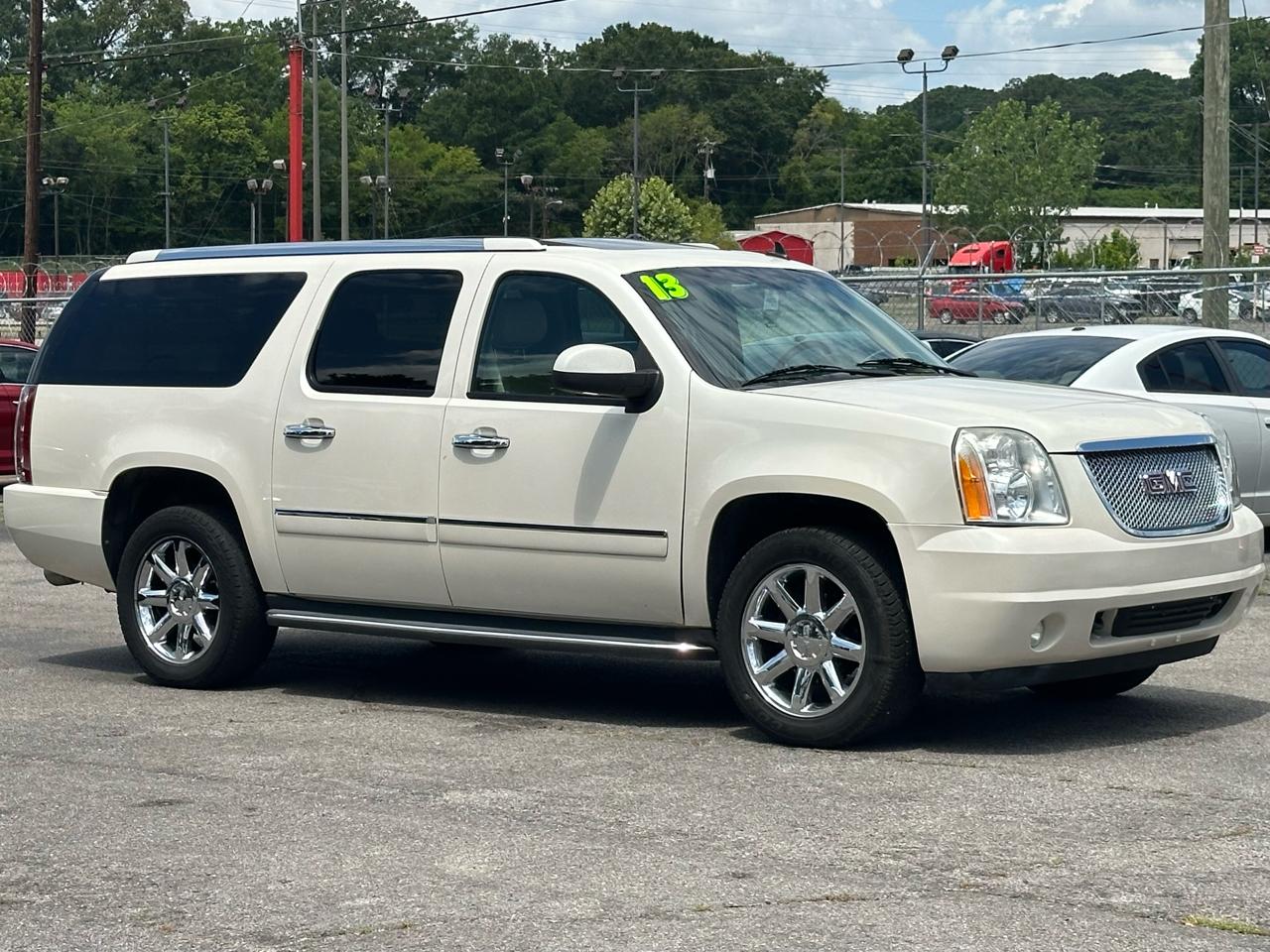 GMC Yukon XL AWD 4dr 1500 Denali 2013