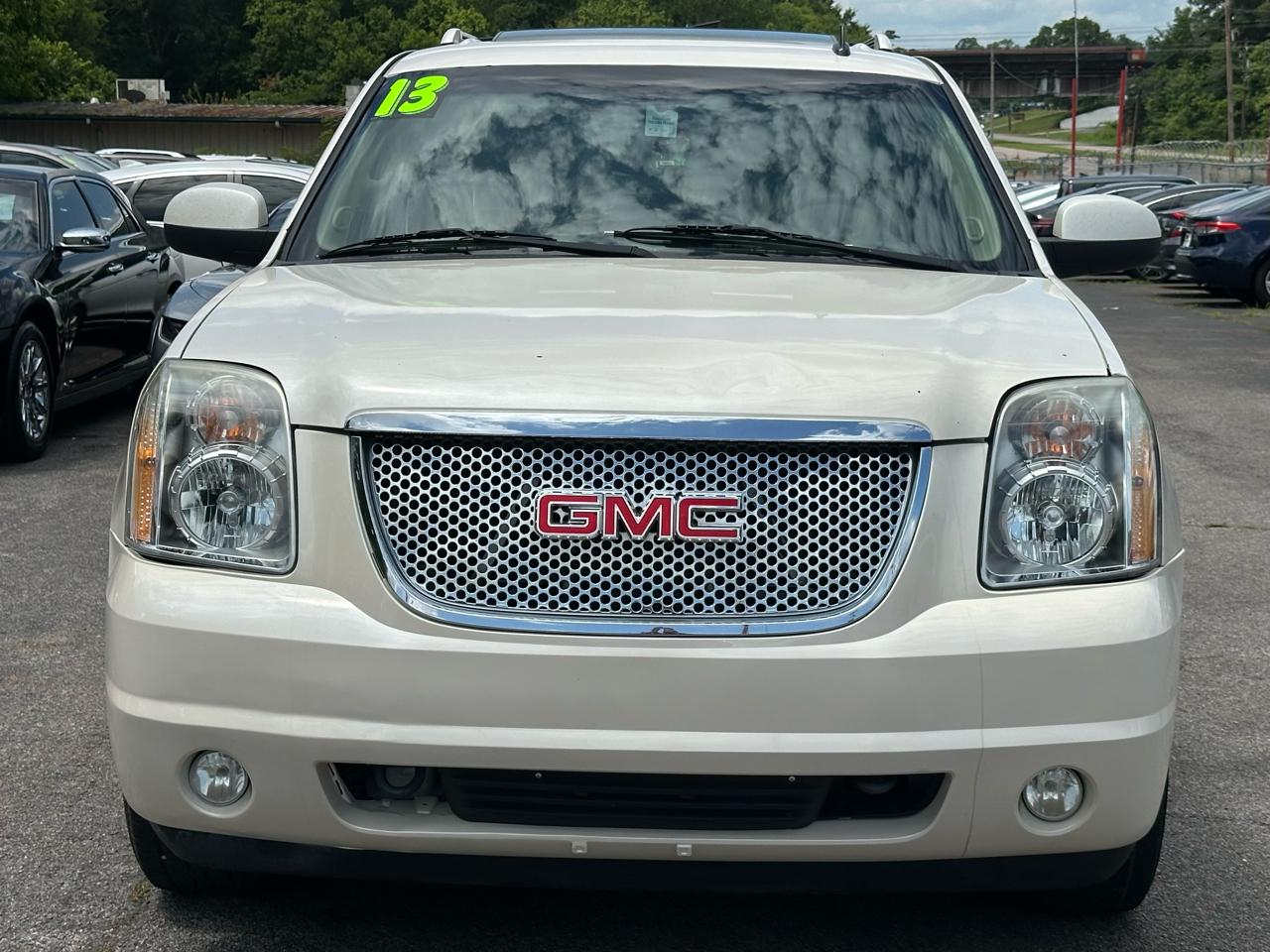 GMC Yukon XL AWD 4dr 1500 Denali 2013