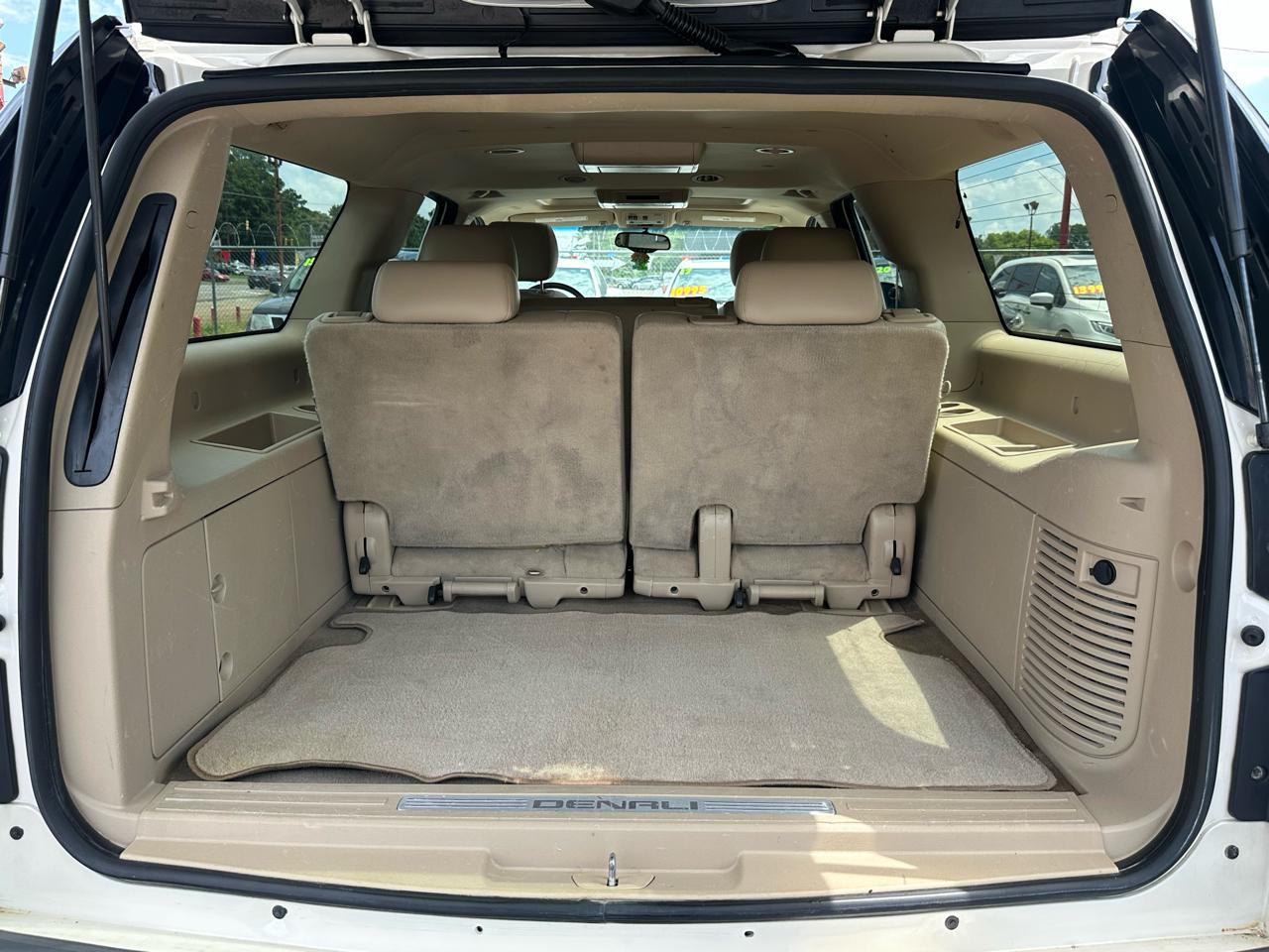 GMC Yukon XL AWD 4dr 1500 Denali 2013