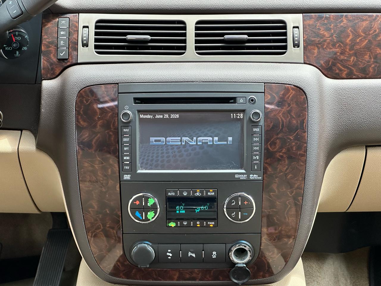 GMC Yukon XL AWD 4dr 1500 Denali 2013