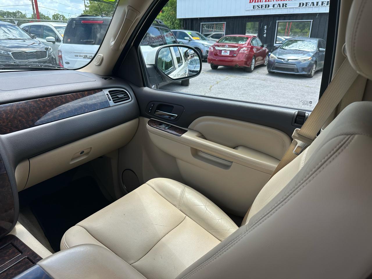 GMC Yukon XL AWD 4dr 1500 Denali 2013