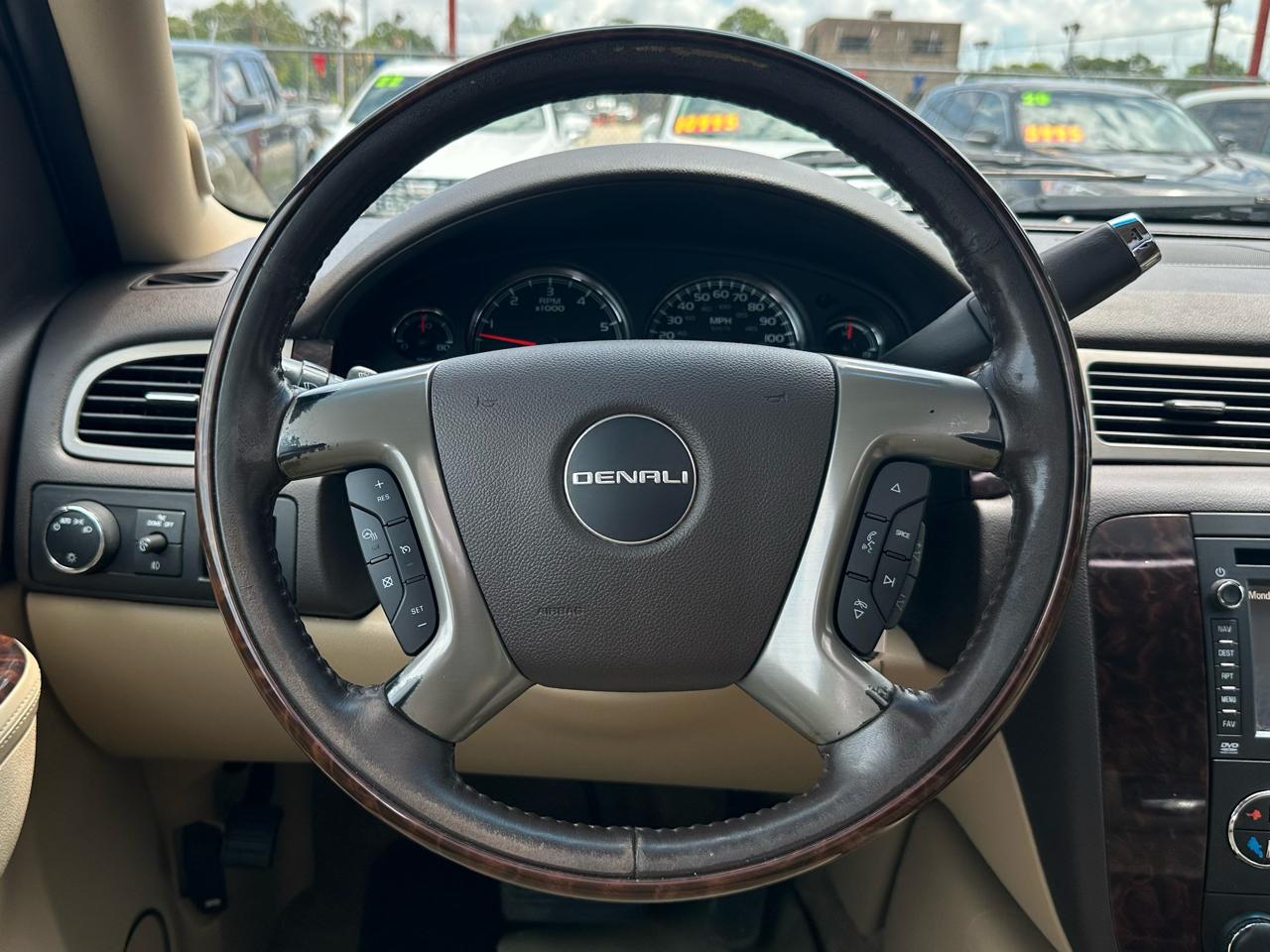 GMC Yukon XL AWD 4dr 1500 Denali 2013