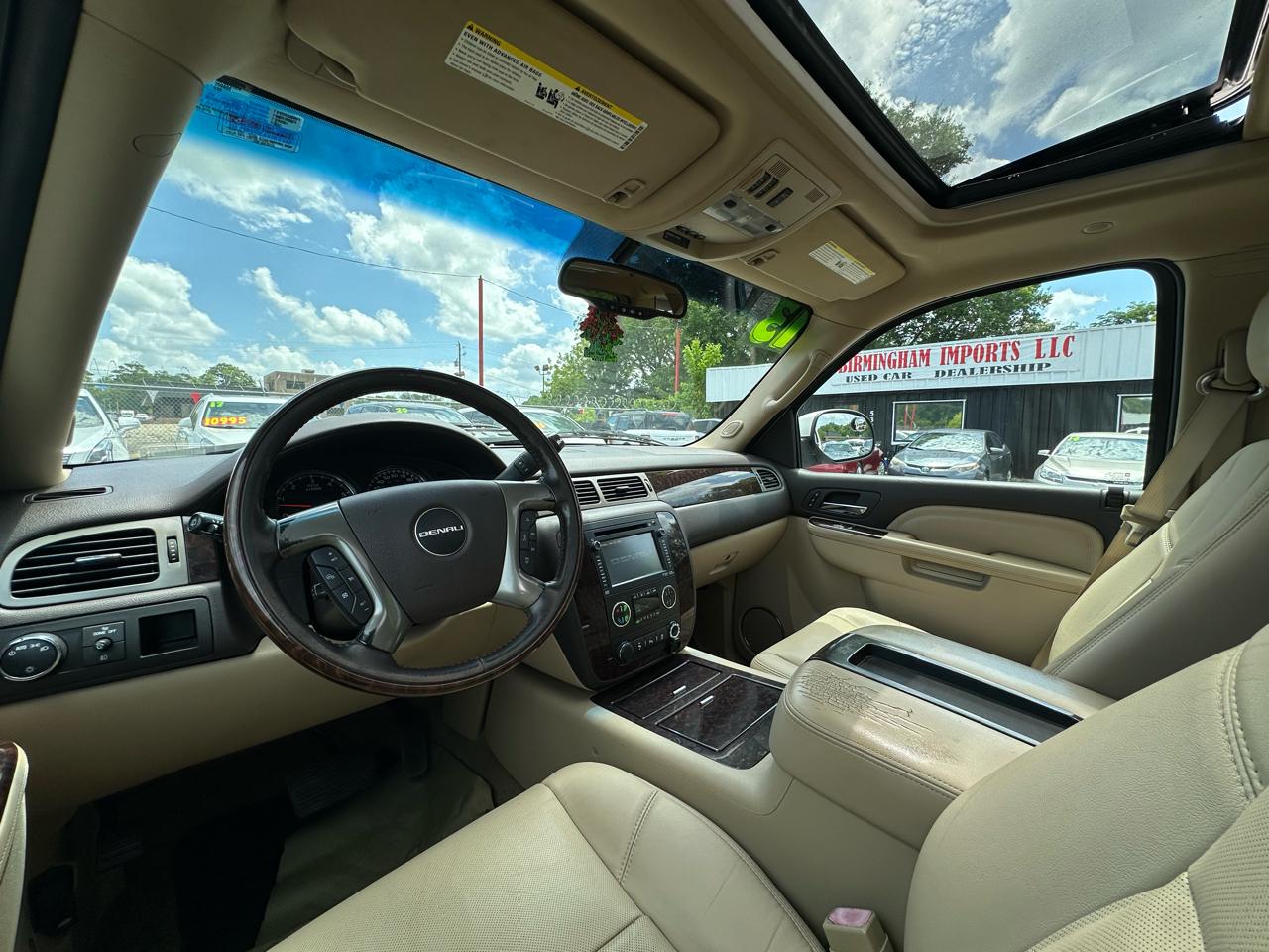 GMC Yukon XL AWD 4dr 1500 Denali 2013