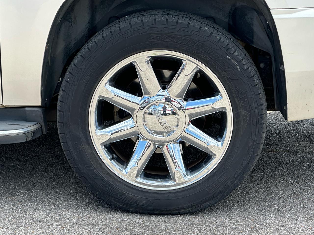 GMC Yukon XL AWD 4dr 1500 Denali 2013