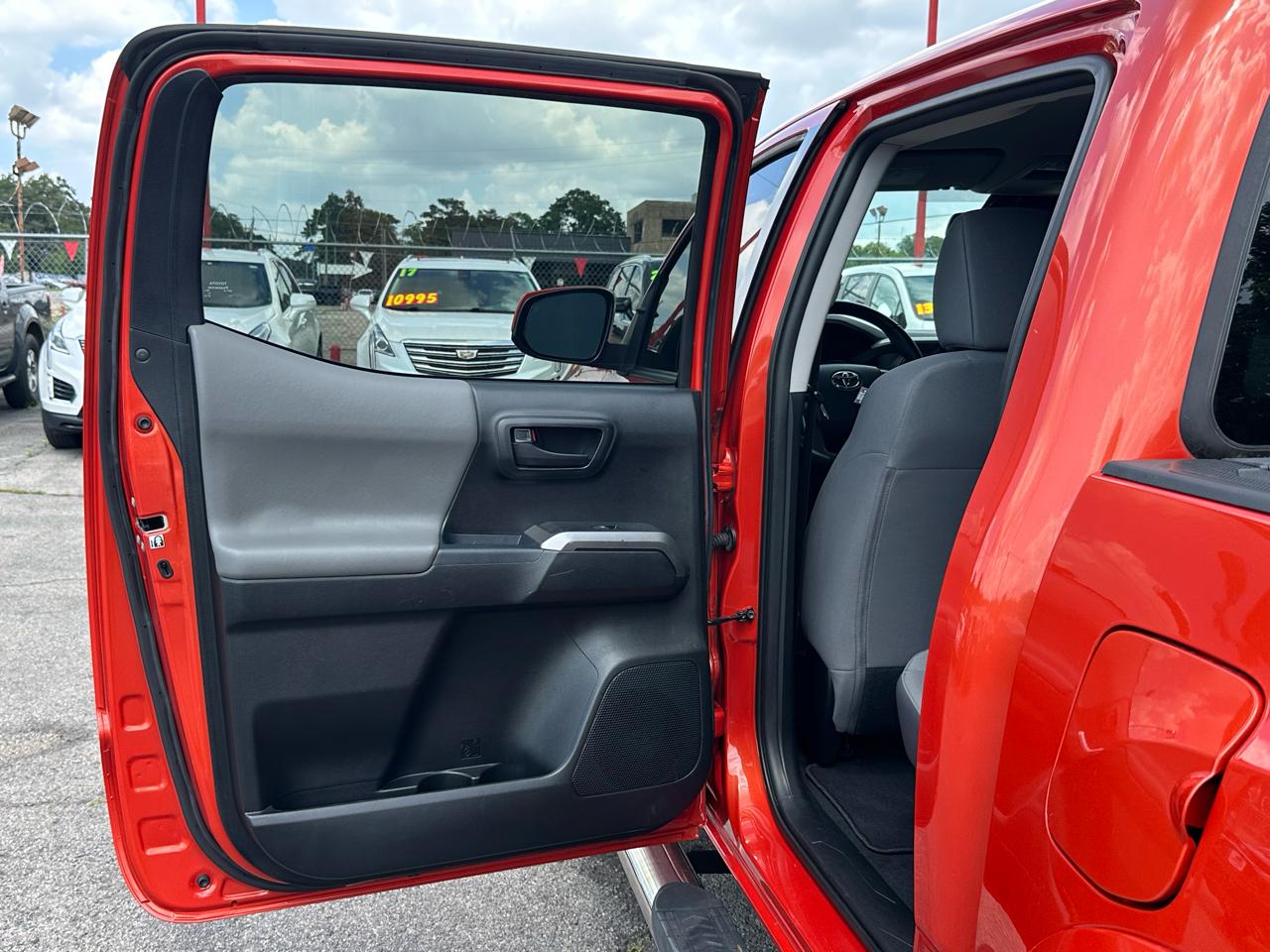 Toyota Tacoma SR Double Cab 5' Bed I4 4x2 AT (Natl) 2018