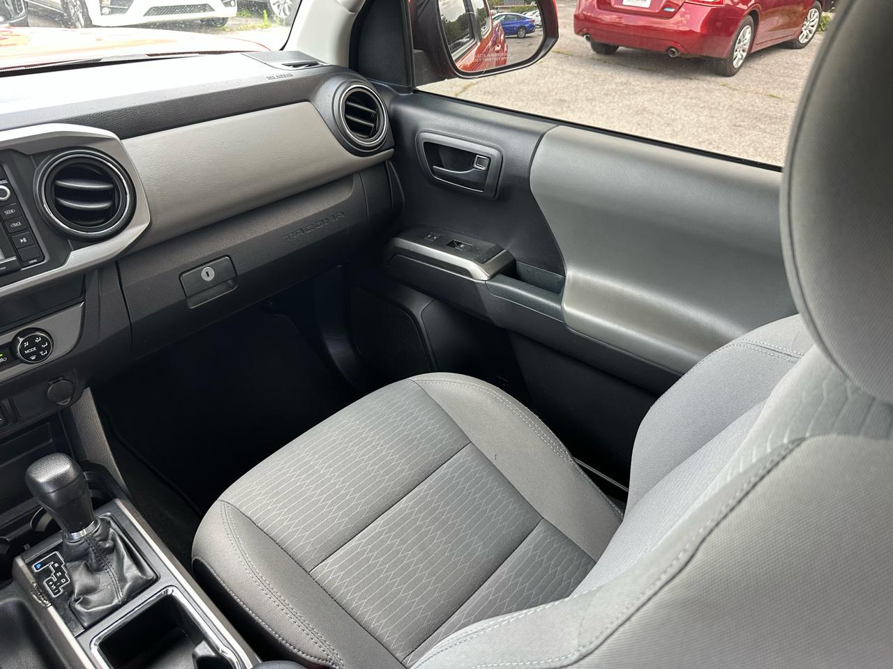 Toyota Tacoma SR Double Cab 5' Bed I4 4x2 AT (Natl) 2018