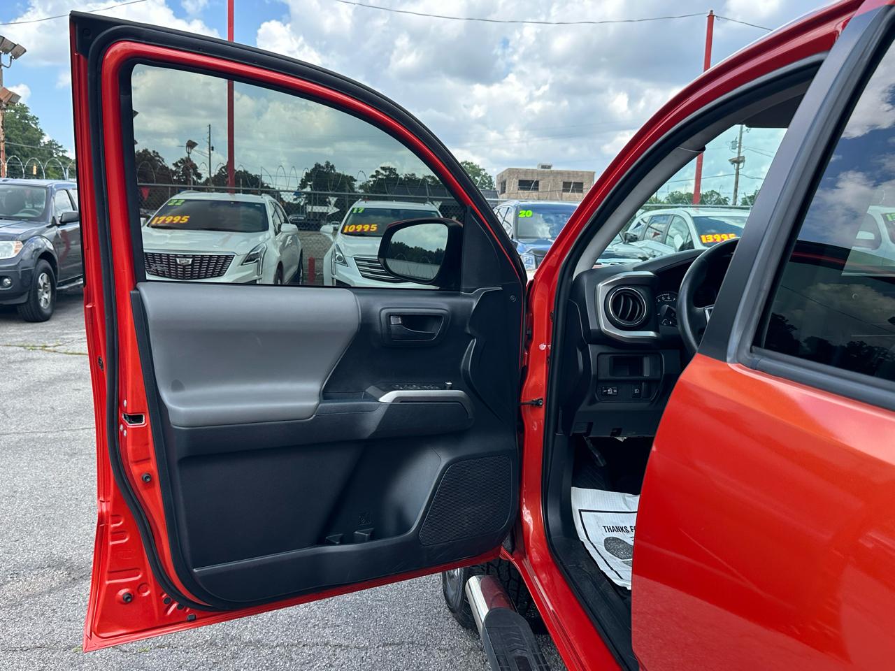 Toyota Tacoma SR Double Cab 5' Bed I4 4x2 AT (Natl) 2018