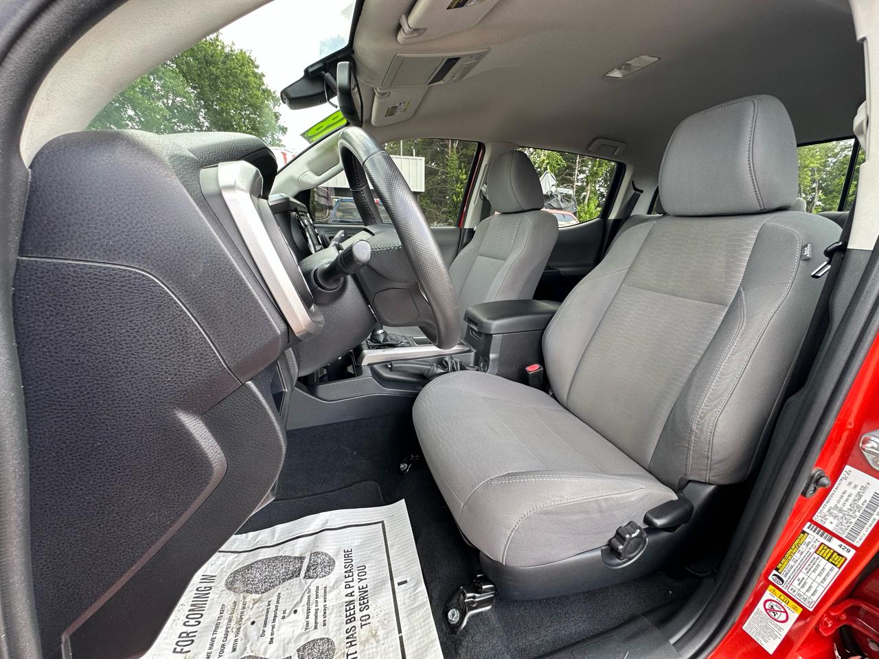Toyota Tacoma SR Double Cab 5' Bed I4 4x2 AT (Natl) 2018