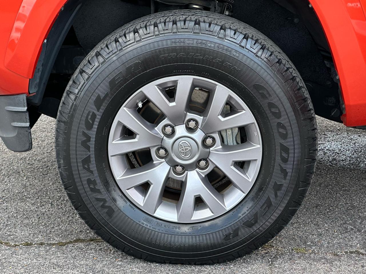 Toyota Tacoma SR Double Cab 5' Bed I4 4x2 AT (Natl) 2018