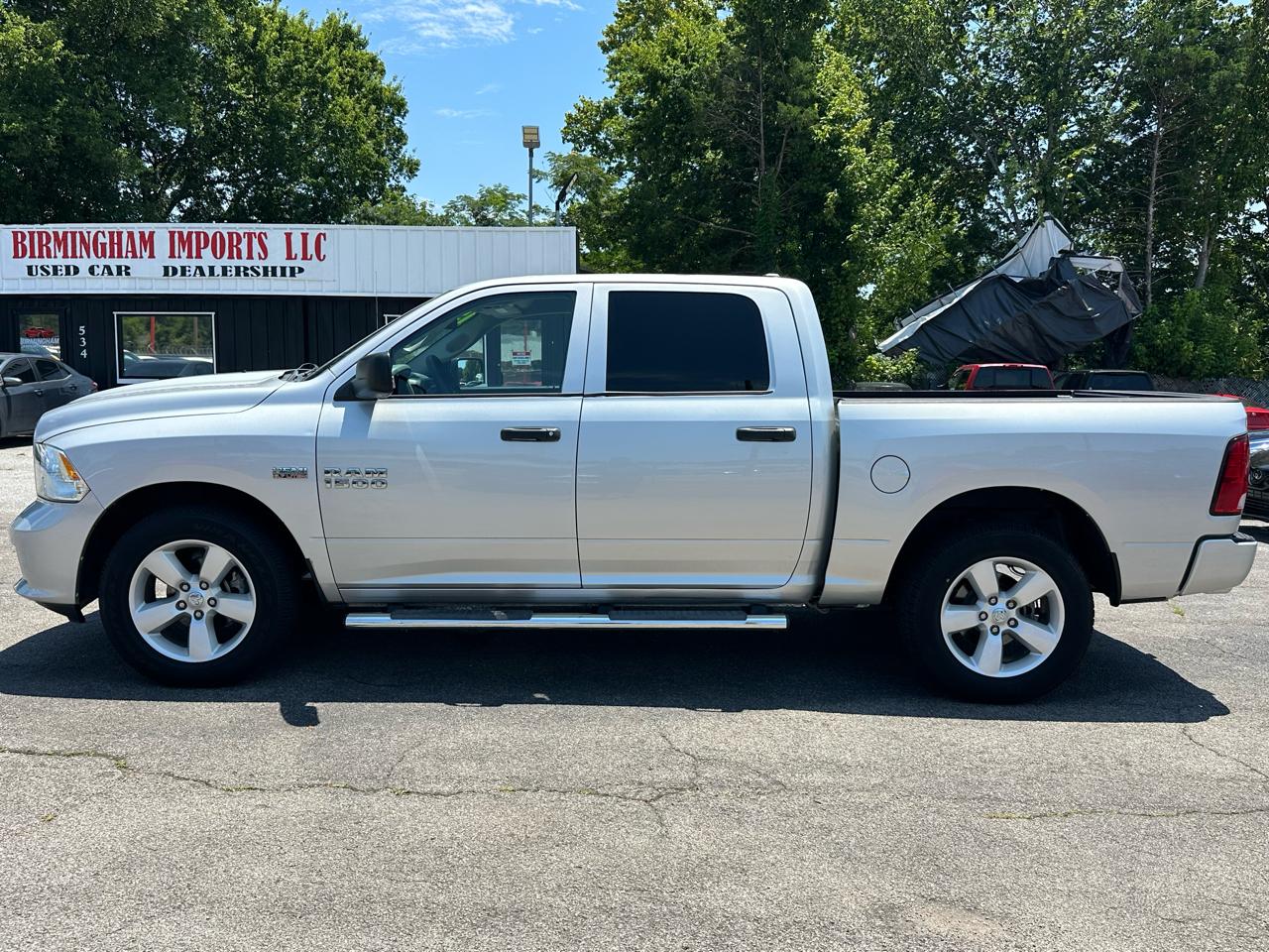 RAM 1500 2WD Crew Cab 140.5" Express 2015