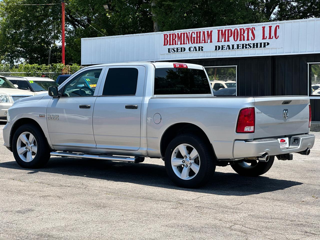 RAM 1500 2WD Crew Cab 140.5" Express 2015