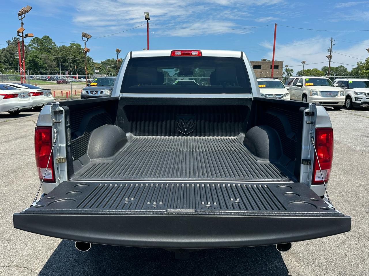 RAM 1500 2WD Crew Cab 140.5" Express 2015