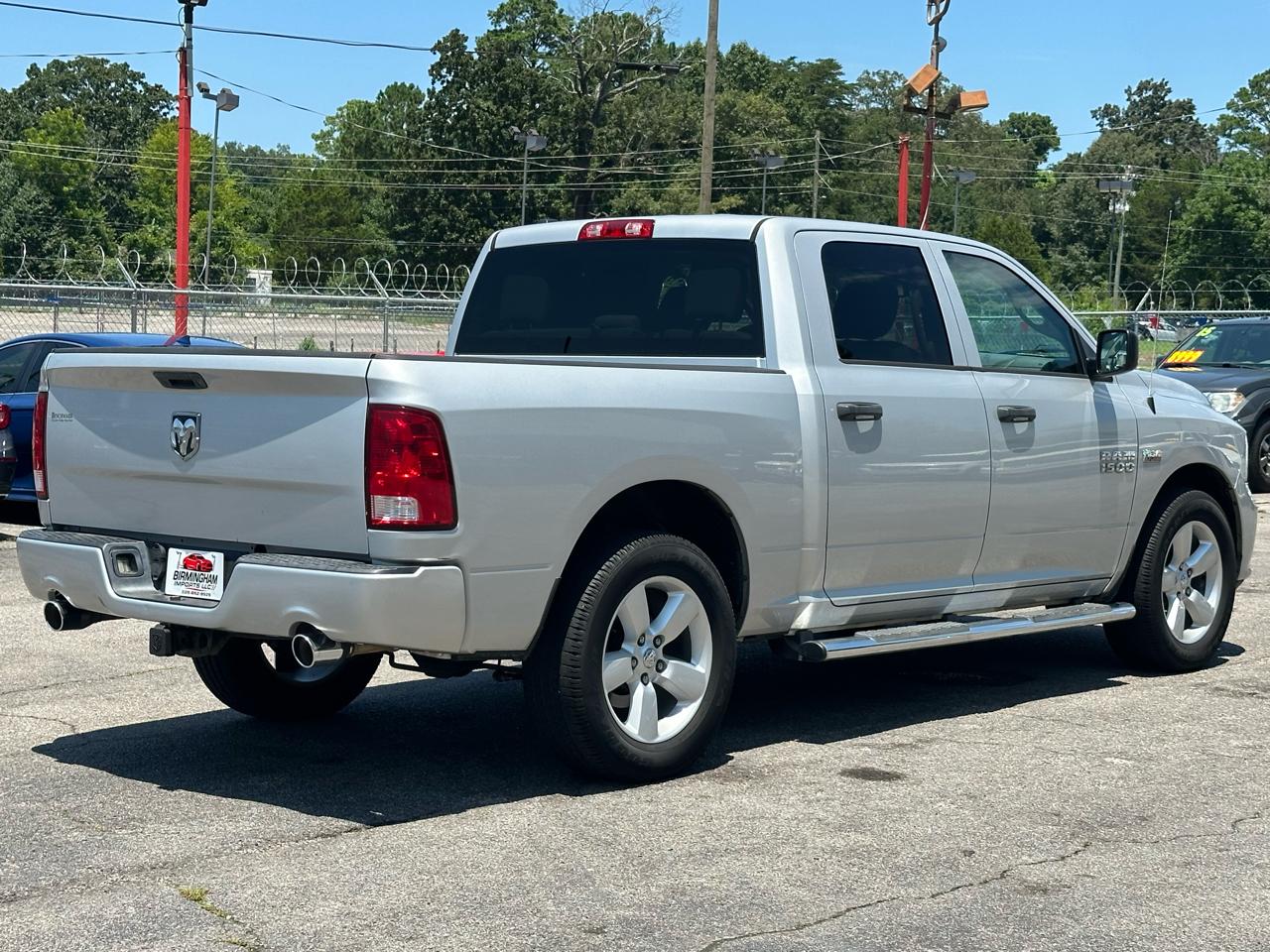 RAM 1500 2WD Crew Cab 140.5" Express 2015