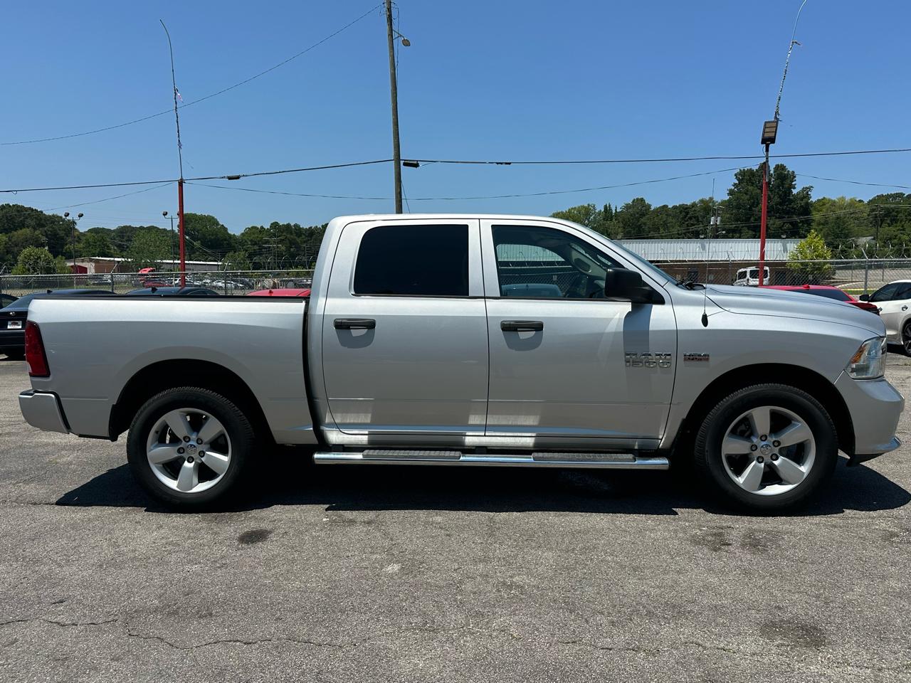 RAM 1500 2WD Crew Cab 140.5" Express 2015