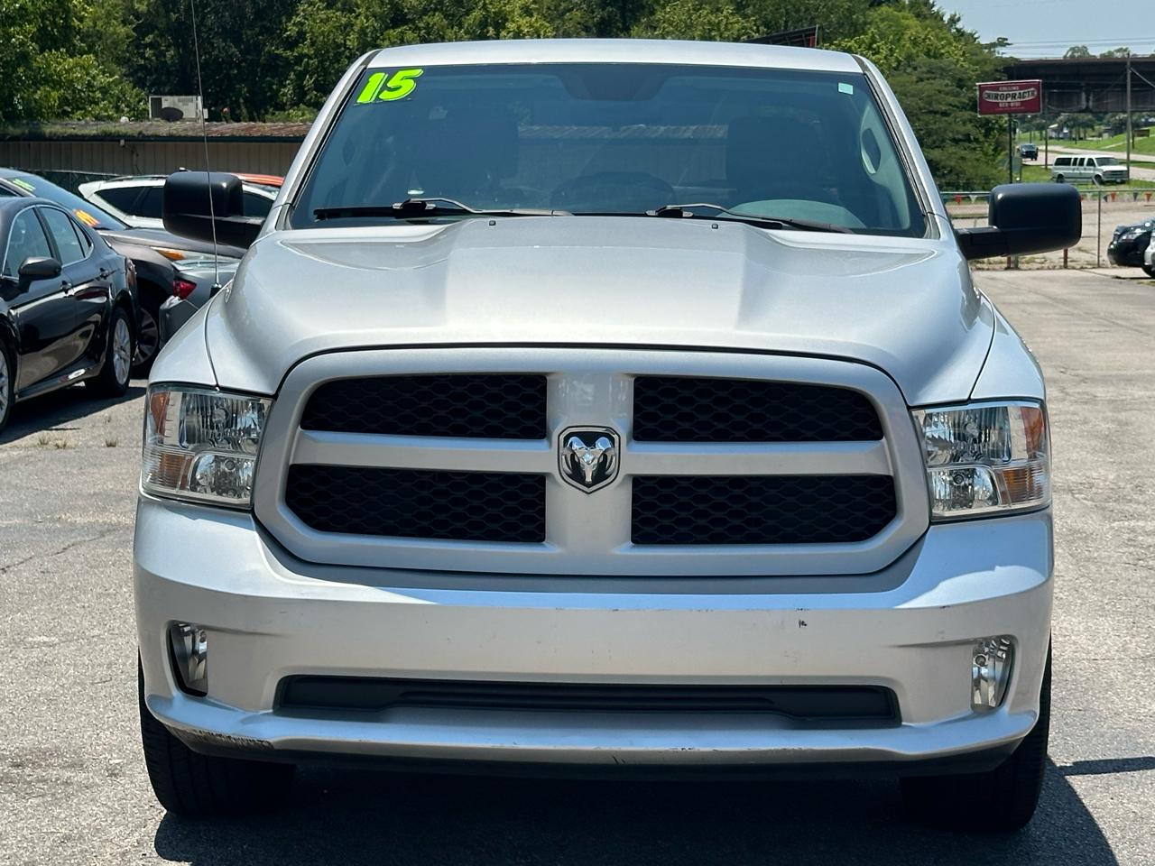RAM 1500 2WD Crew Cab 140.5" Express 2015