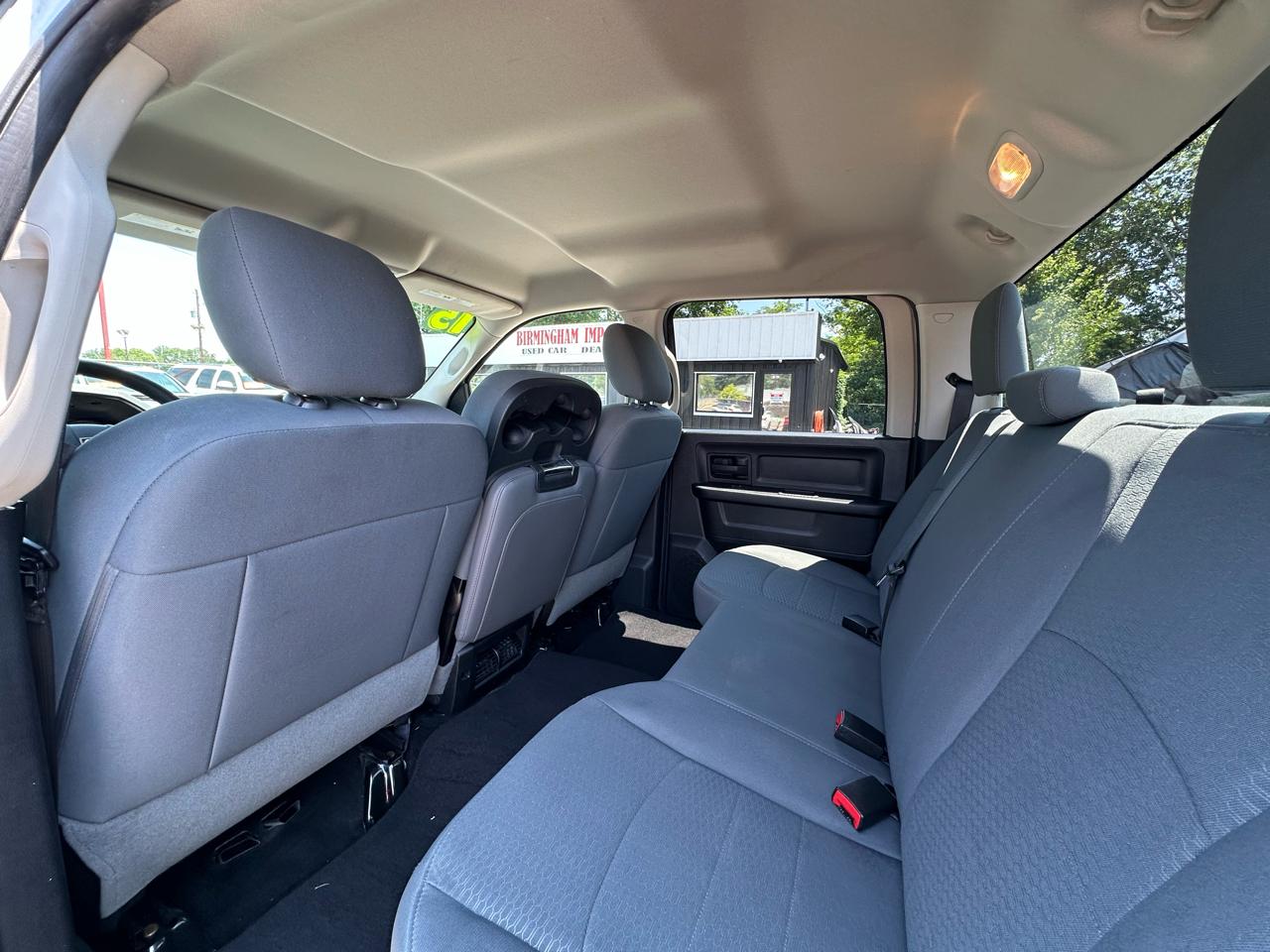 RAM 1500 2WD Crew Cab 140.5" Express 2015