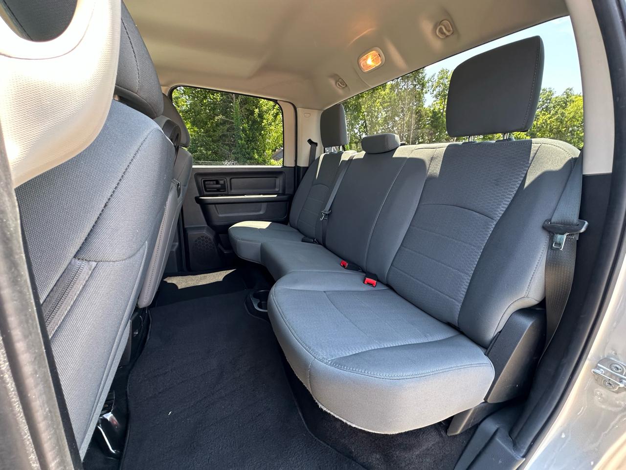 RAM 1500 2WD Crew Cab 140.5" Express 2015