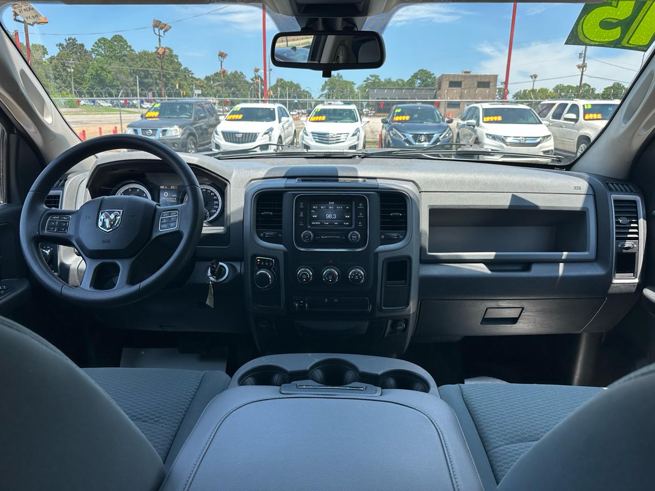 RAM 1500 2WD Crew Cab 140.5" Express 2015
