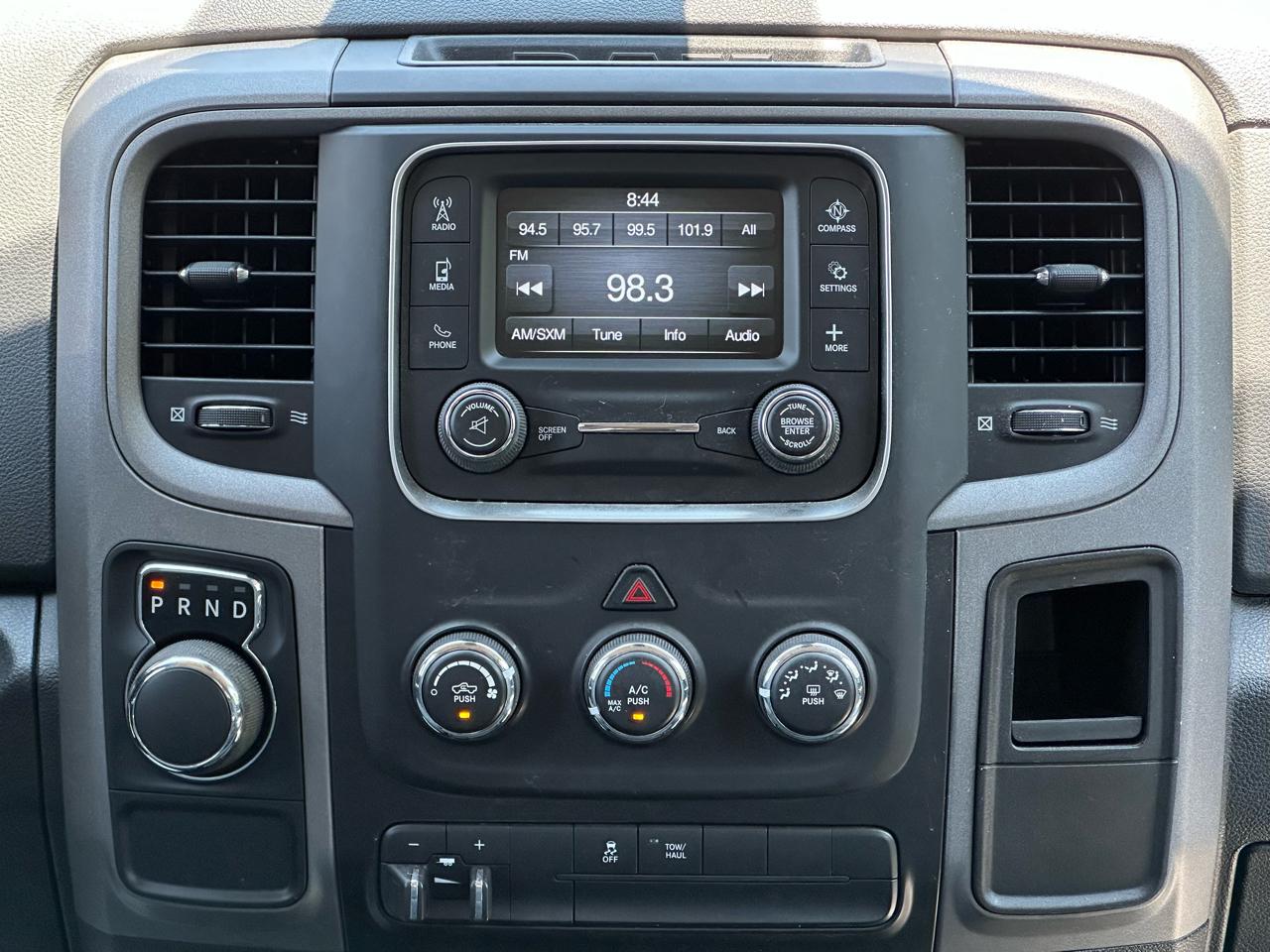 RAM 1500 2WD Crew Cab 140.5" Express 2015